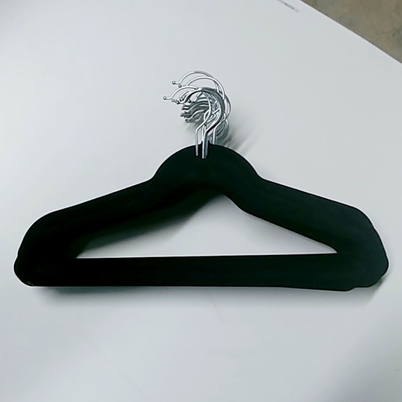 Set of 20 velvet black non slip hangers